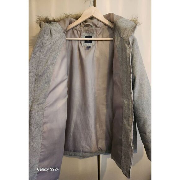 O35 GAP wool blend quilted zip-up gray coat with tan fur hood and pockets - Picture 5 of 9